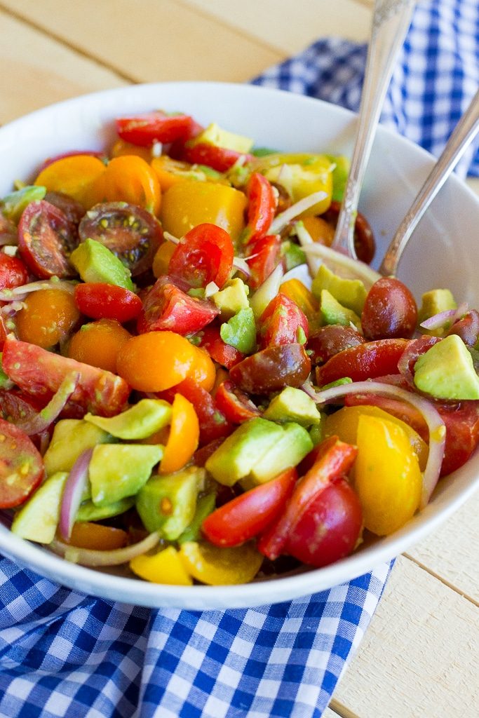 This Easy Avocado and Tomato Salad is so easy to make and packed with delicous flavor! It's perfect for all your summer BBQs! {gluten free, vegan}