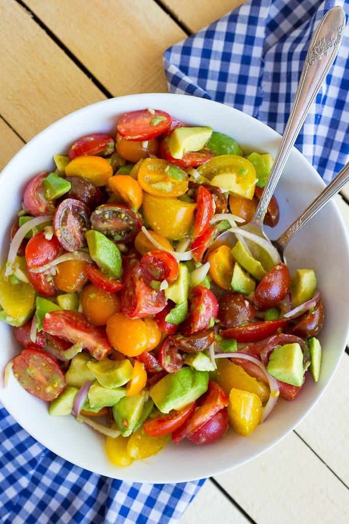 This Easy Avocado and Tomato Salad is so easy to make and packed with delicous flavor! It's perfect for all your summer BBQs! {gluten free, vegan}