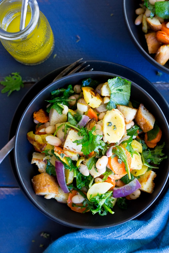 Winter Panzanella Salad with Roasted Vegetables - This salad is fresh, delicious and healthy! Filled with vegetables, white beans and crispy bread, it's perfect for a make ahead lunch! Vegan and gluten free option!