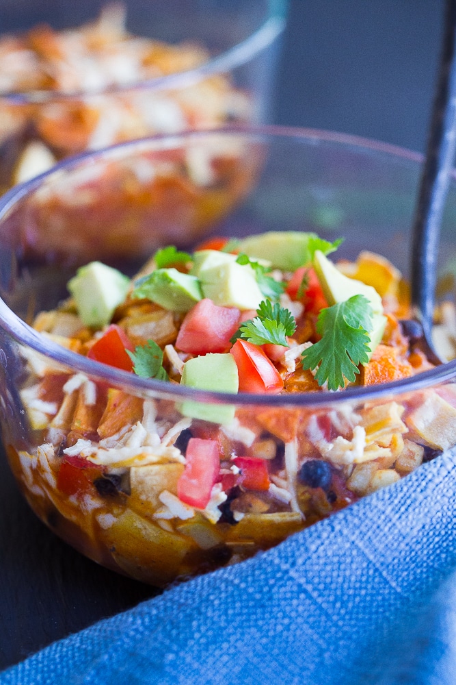 Make Ahead Enchilada Lunch Bowls - Cook these bowls on Sunday and you'll have a delicious and healthy lunch all week long! They're gluten free and vegan! Great vegetarian work lunch recipe!