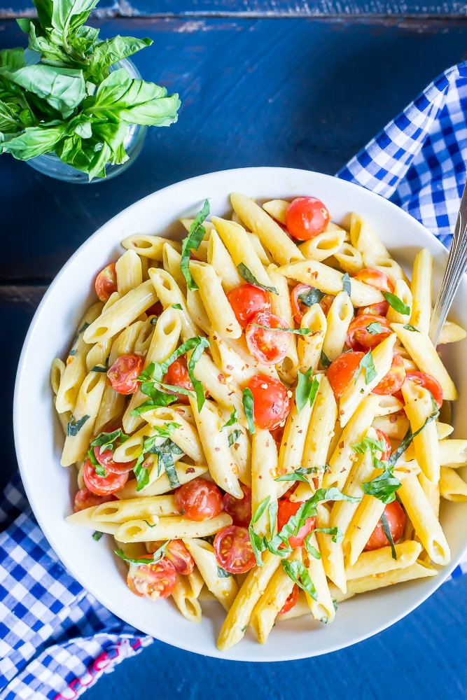 One Pot Creamy Vegan Caprese Pasta- A fresh and delicious summer dinner that's quick and easy to make and only requires one pot. Vegan/30 Minute Dinner/One Pot Meal