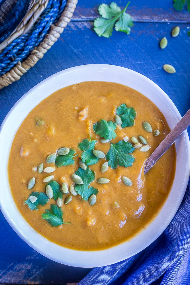 Southwestern Butternut Squash and White Bean Soup - This delicious soup is so creamy and flavorful! It's packed with veggies and protein which makes it really filling! It's perfect for dinner or lunch and freezes well too! Vegan and gluten free.