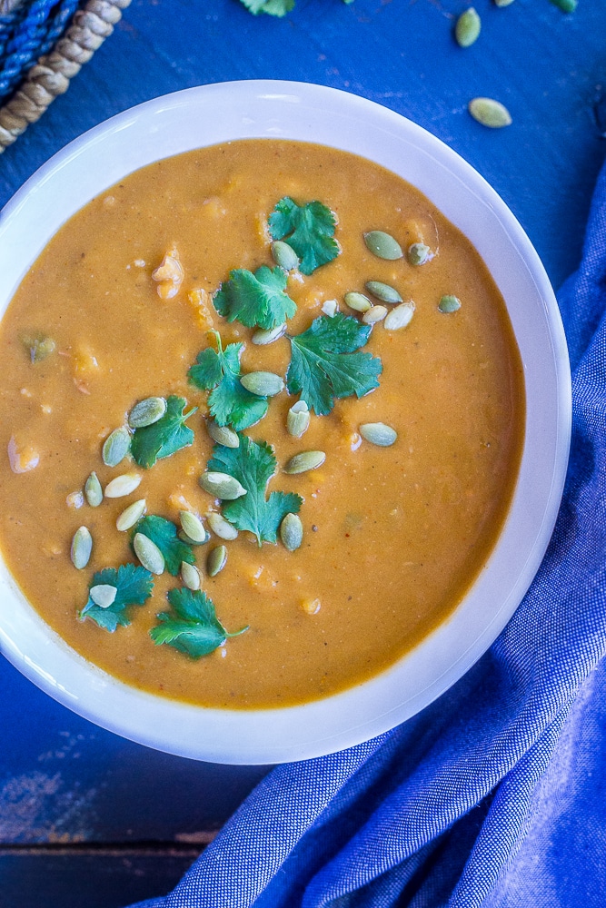 Southwestern Butternut Squash and White Bean Soup - This delicious soup is so creamy and flavorful! It's packed with veggies and protein which makes it really filling! It's perfect for dinner or lunch and freezes well too! Vegan and gluten free.