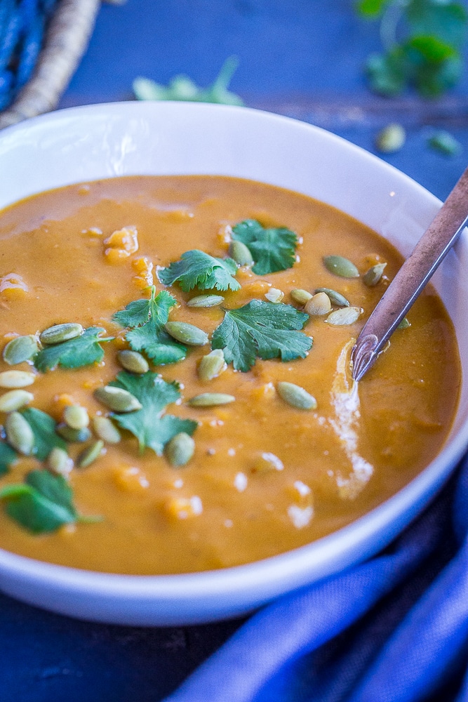 Southwestern Butternut Squash and White Bean Soup - This delicious soup is so creamy and flavorful! It's packed with veggies and protein which makes it really filling! It's perfect for dinner or lunch and freezes well too! Vegan and gluten free.