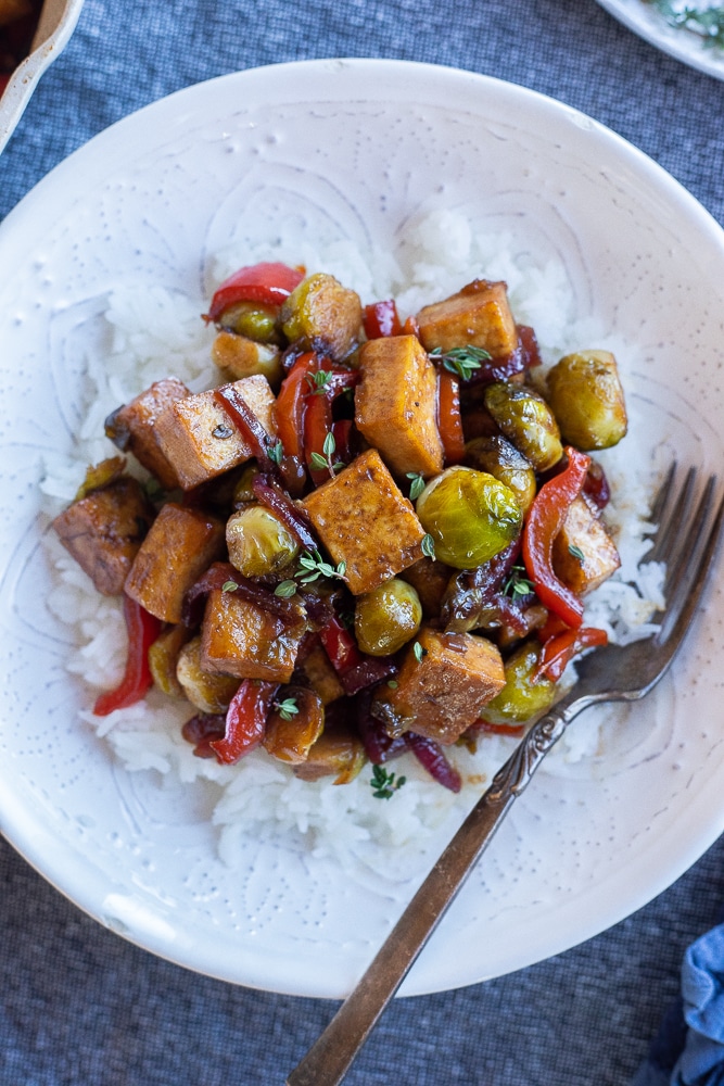 bowl of balsamic tofu with veggies