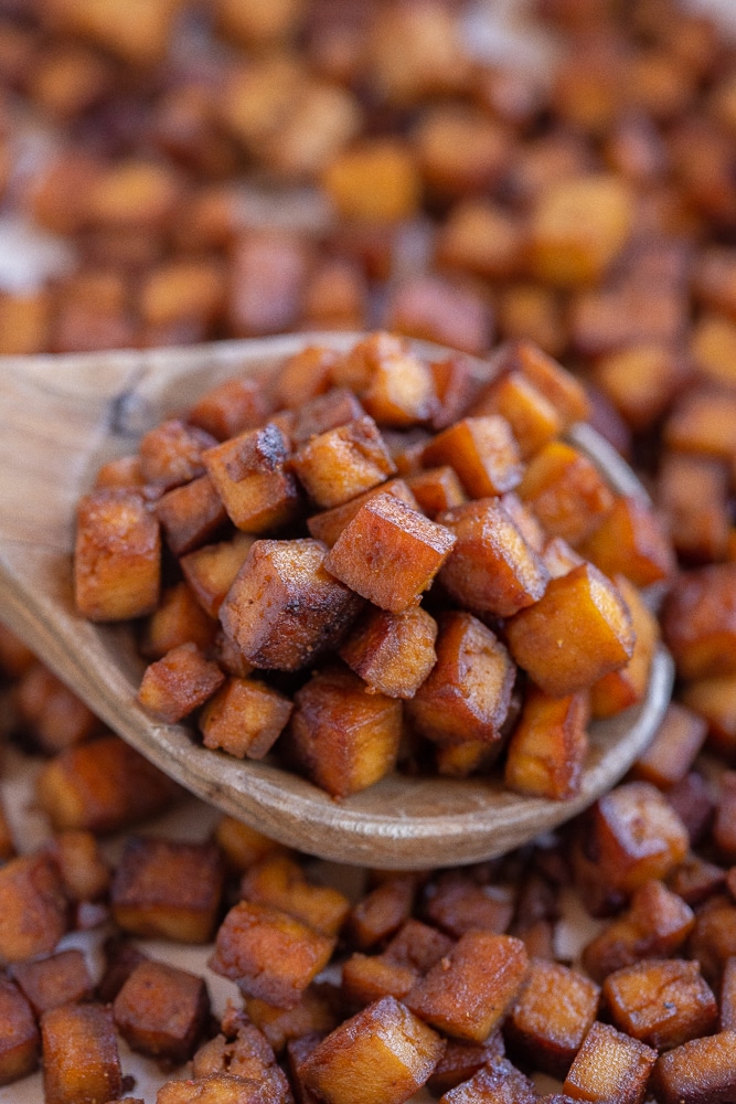 wooden spoon full of crispy vegan pancetta